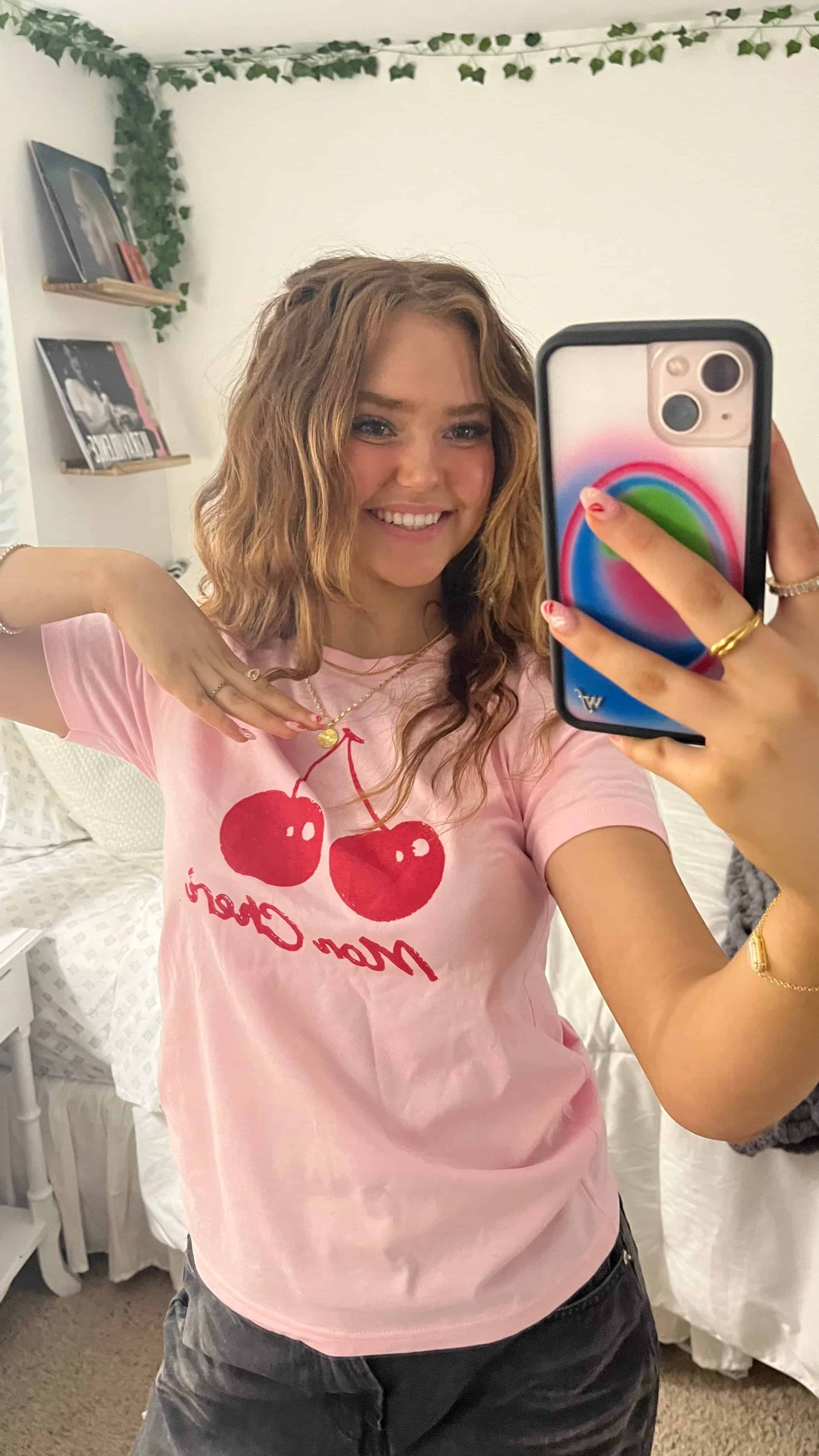 moncheriselfie-min.jpg